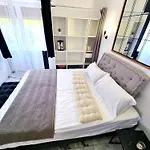 T2 Neuf Centre Raphael Avec Terrasse Et Parking Gratuit, Pres De La Et Commerces!