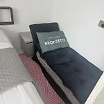 T2 Neuf Centre Raphaël Avec Terrasse Et Parking Gratuit, Prés De La Et Commerces! Appartement