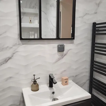 公寓 T2 Neuf Centre Raphael Avec Terrasse Et Parking Gratuit, Kit Linge Et Serviettes Offerts ,pres De La Et Commerces! Saint-Raphaël