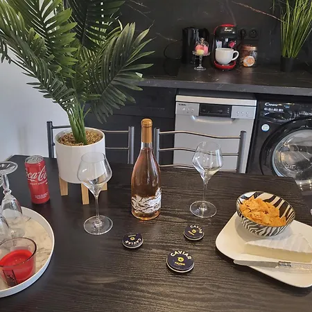 Apartment T2 Neuf Centre Raphael Avec Terrasse Et Parking Gratuit, Kit Linge Et Serviettes Offerts ,pres De La Et Commerces! *