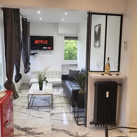 T2 Neuf Centre Raphael Avec Terrasse Et Parking Gratuit, Pres De La Et Commerces!