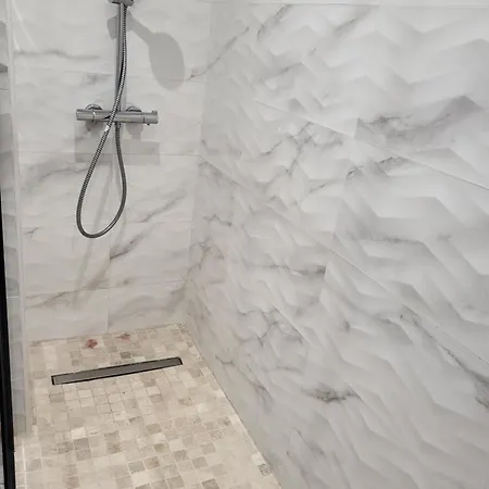 T2 Neuf Centre Raphael Avec Terrasse Et Parking Gratuit, Pres De La Et Commerces! Apartman *