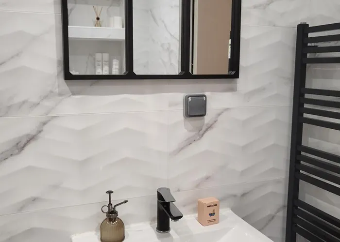 Daire T2 Neuf Centre Raphael Avec Terrasse Et Parking Gratuit, Pres De La Et Commerces! Saint-Raphaël