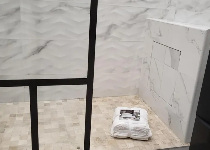 T2 Neuf Centre Raphael Avec Terrasse Et Parking Gratuit, Pres De La Et Commerces! Daire Saint-Raphaël