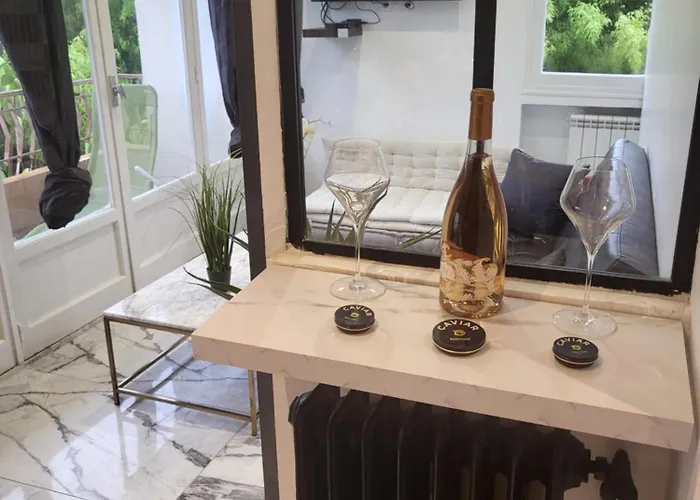 T2 Neuf Centre Raphaël Avec Terrasse Et Parking Gratuit, Prés De La Et Commerces! Saint-Raphaël