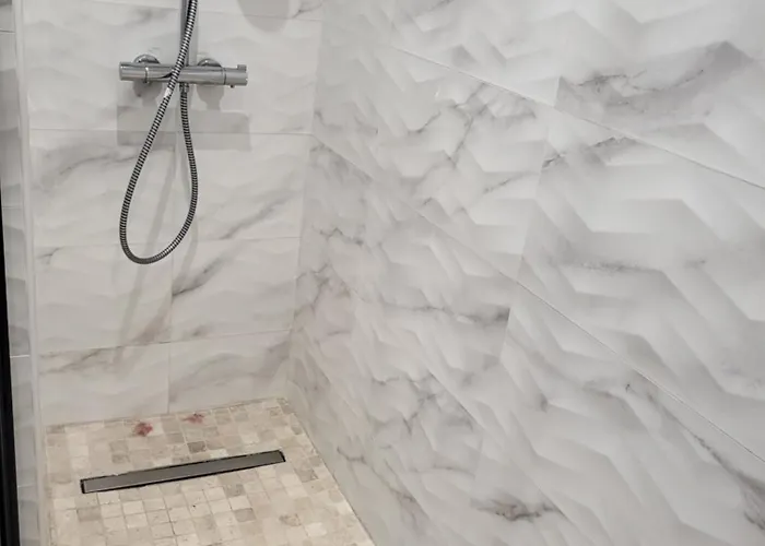 T2 Neuf Centre Raphaël Avec Terrasse Et Parking Gratuit, Prés De La Et Commerces! Appartement *