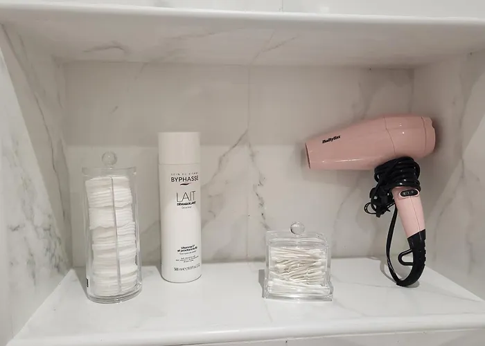 T2 Neuf Centre Raphael Avec Terrasse Et Parking Gratuit, Pres De La Et Commerces!