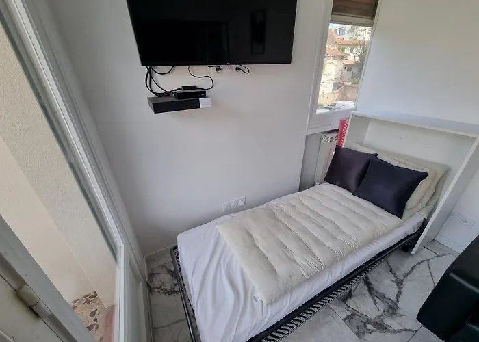 T2 Neuf Centre Raphaël Avec Terrasse Et Parking Gratuit, Prés De La Et Commerces! Appartement *