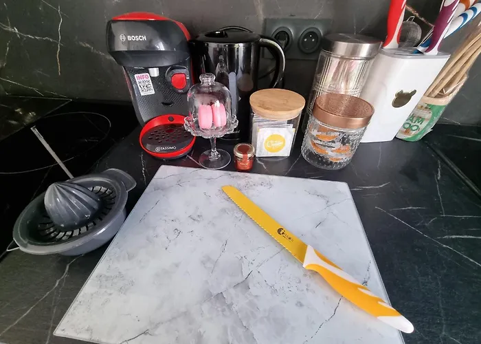 T2 Neuf Centre Raphael Avec Terrasse Et Parking Gratuit, Pres De La Et Commerces!