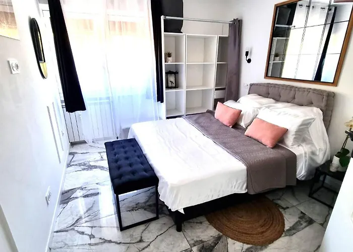 T2 Neuf Centre Raphael Avec Terrasse Et Parking Gratuit, Pres De La Et Commerces! *